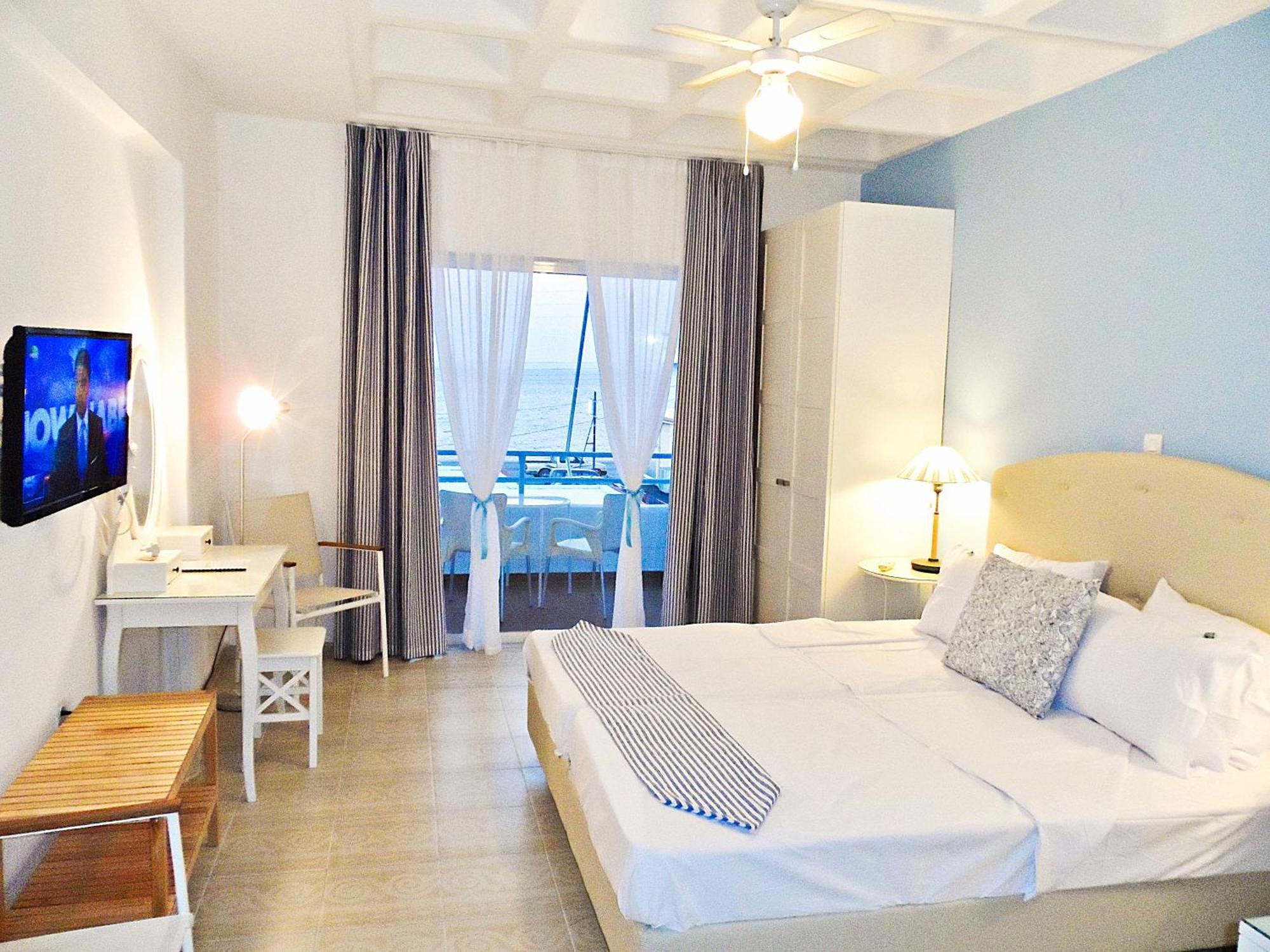 Seafront Studios And Apartments Хіос Екстер'єр фото